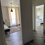 Grand 80m2 - 3 - 7 Min Du Centre - Calme - Ideal Famille דירה