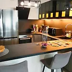 Grand 80m2 - 3 - 7 Min Du Centre - Calme - Ideal Famille דירה