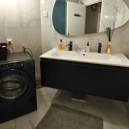 Grand 80m2 - 3 - 7 Min Du Centre - Calme - Ideal Famille アパート ランス